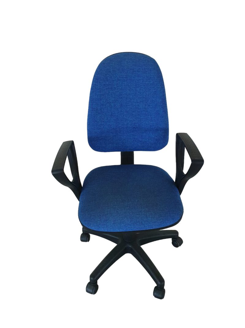 silla de oficina azul con brazos