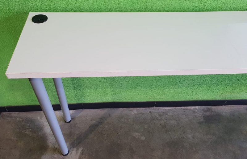 mesa alargada alta