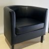 Sillón para sala de espera. Tapizado en negro
