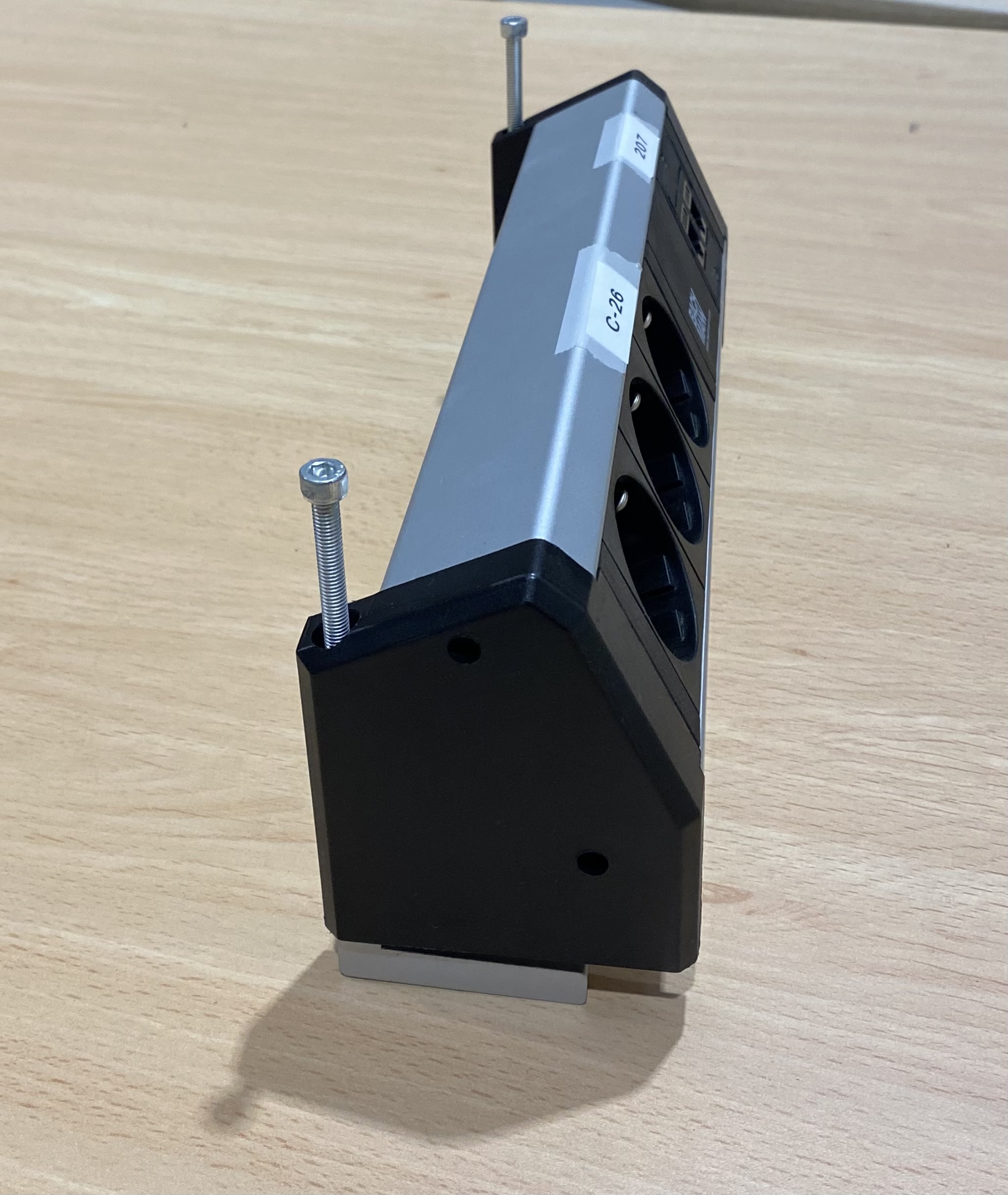 Base de enchufe BACHMANN. 3 tomas Schuko 2 base de enchufe