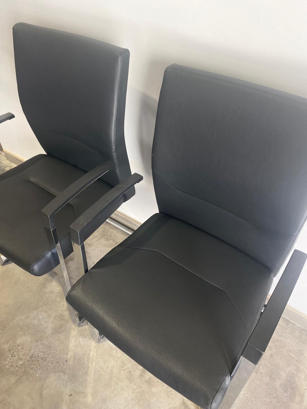 Conjunto de 2 sillones de oficina confidentes. Color negro 3 negras sillas conjunto