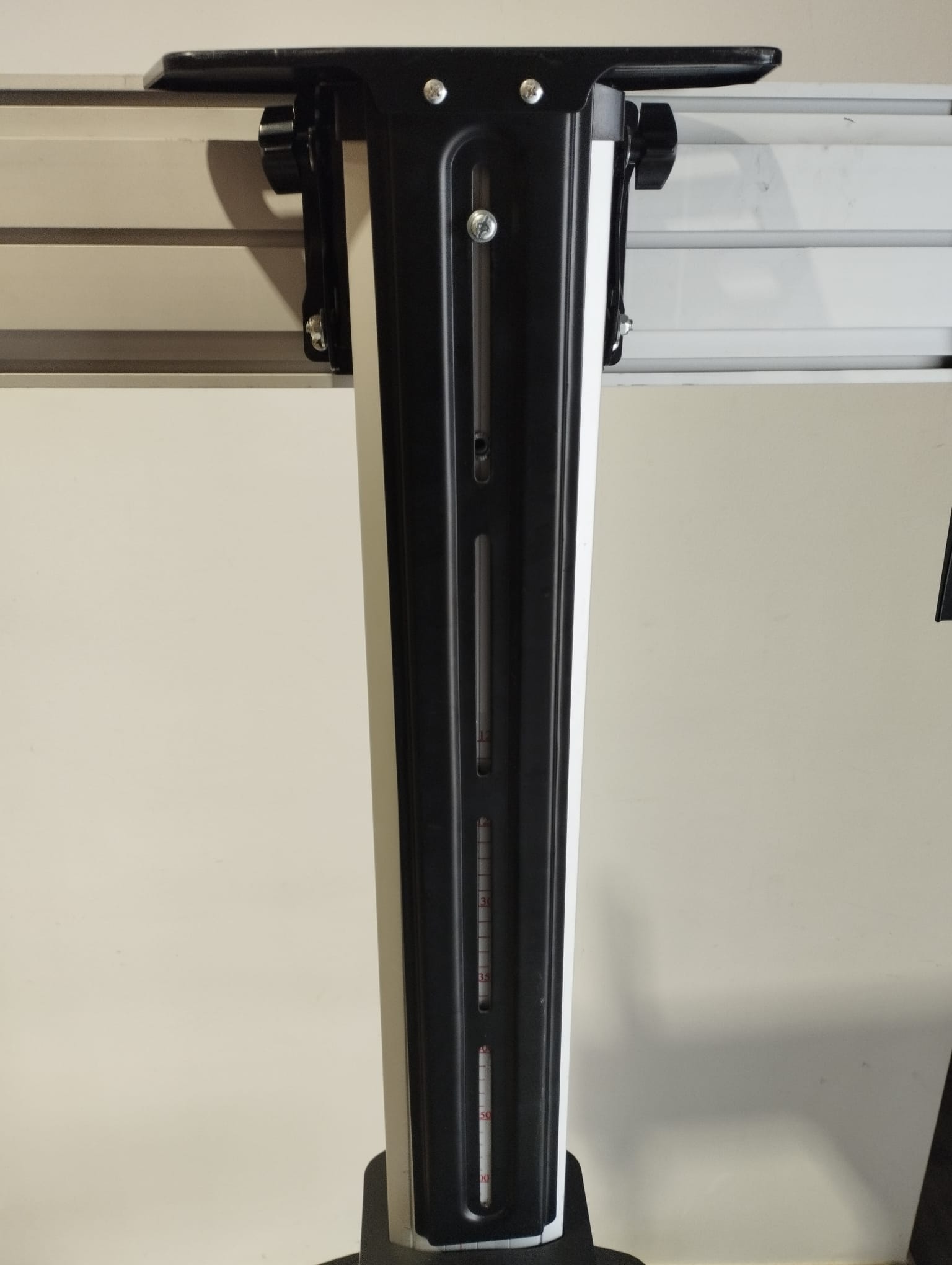 Soporte de TV con ruedas. Gris y negro. Ancho base 100cm 5 gris soporte tv