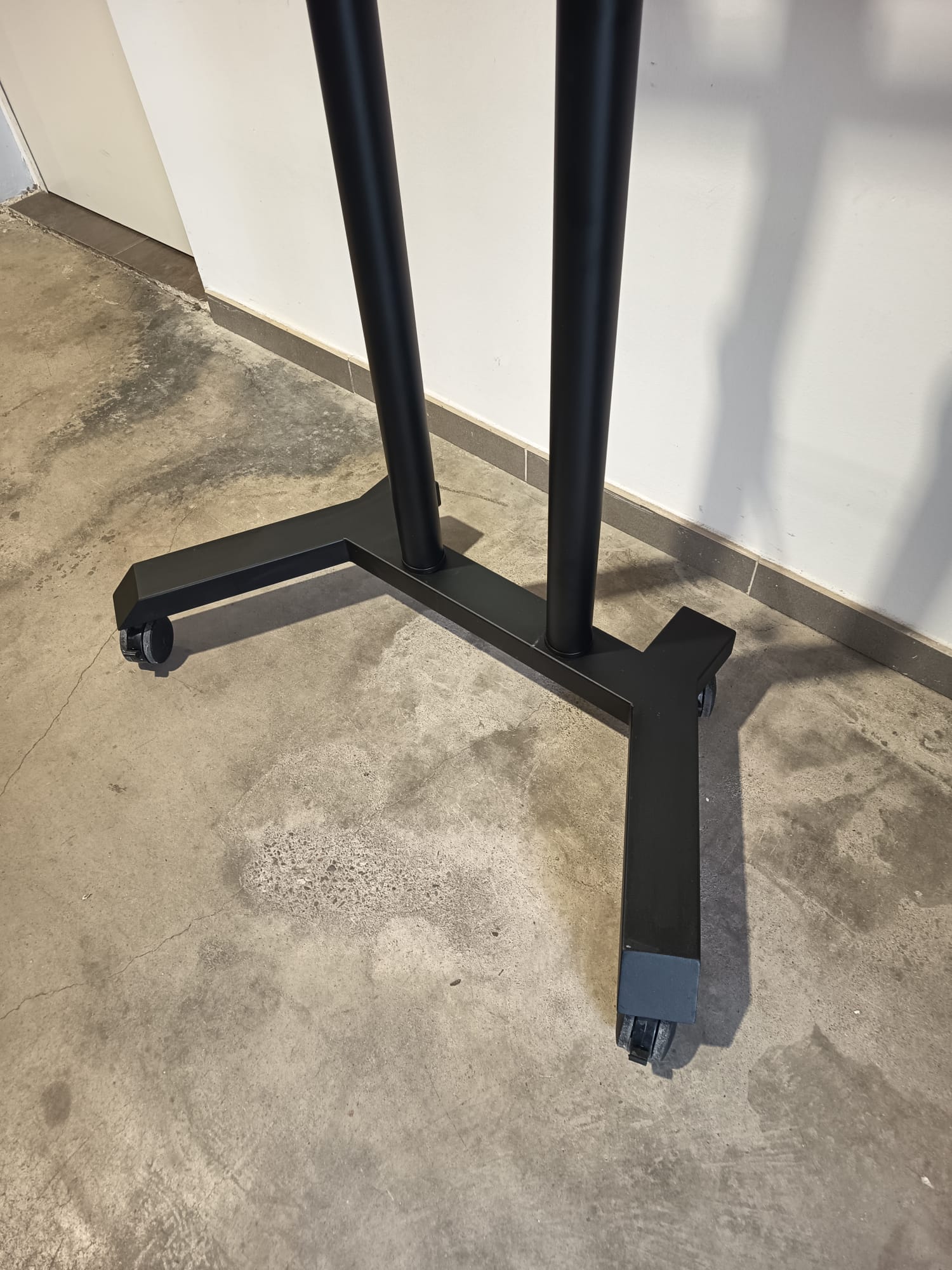 Soporte de TV con ruedas. Negro. Ancho base 100cm 3 negro tv soporte