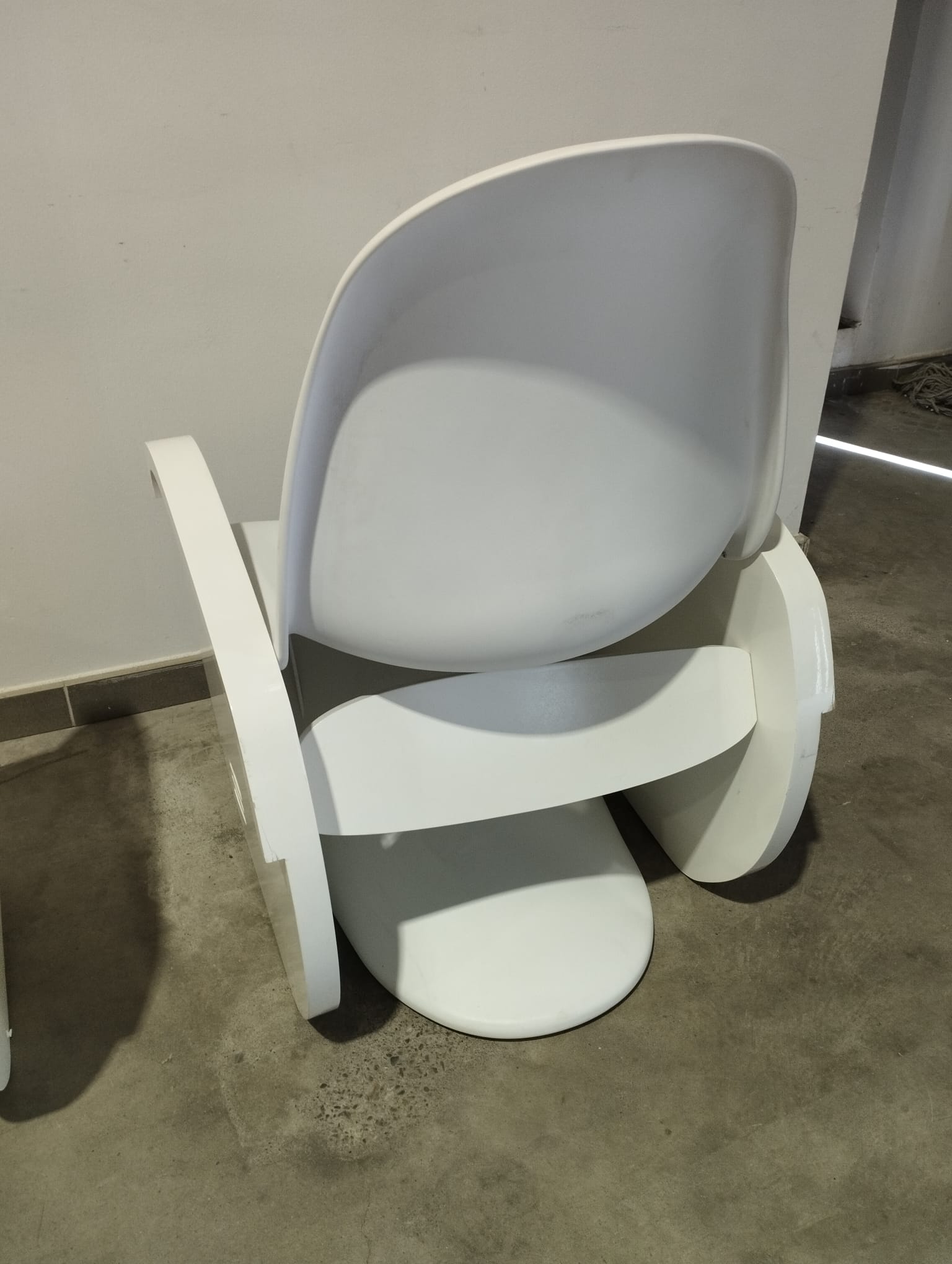 Conjunto de 2 sillones blancos de madera y PVC 2 Conjunto de 2 sillones blancos de madera y PVC - Imagen 2