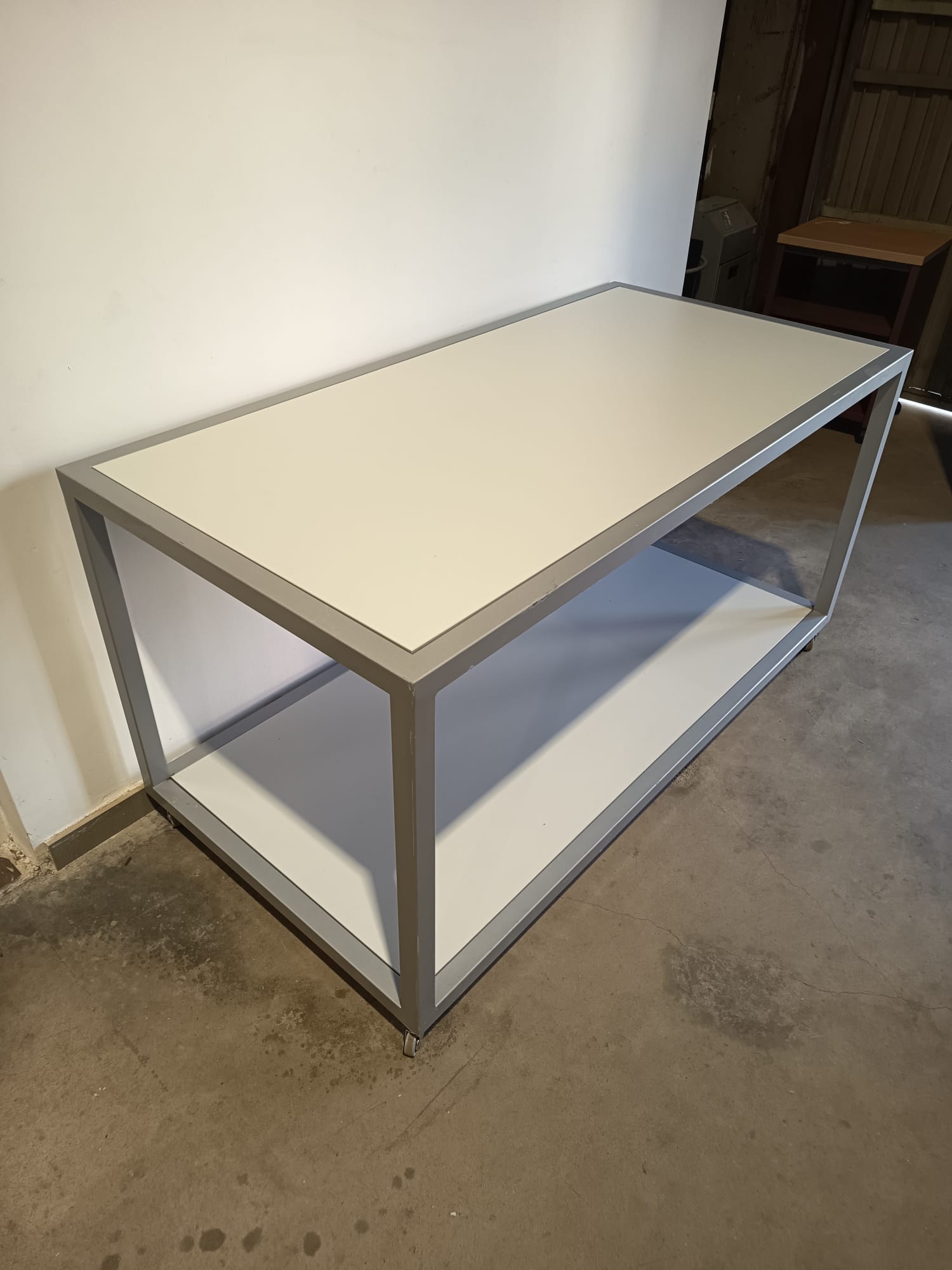 Mesa de trabajo auxiliar con doble balda y ruedas. 160x80x81 3 doble trabajo mesa