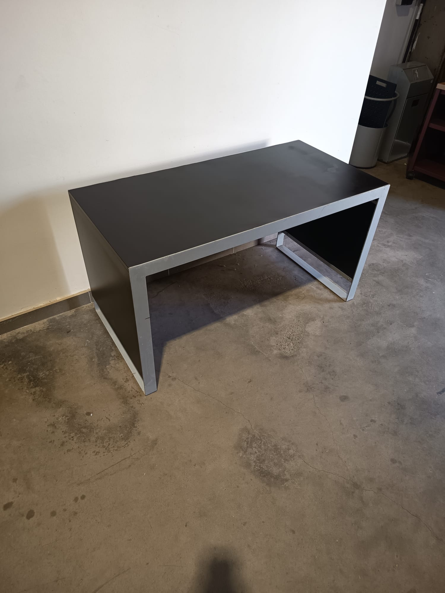Conjunto de 2 mesas (alta y baja) para mostrador. Marrón 6 marron mostrador conjunto