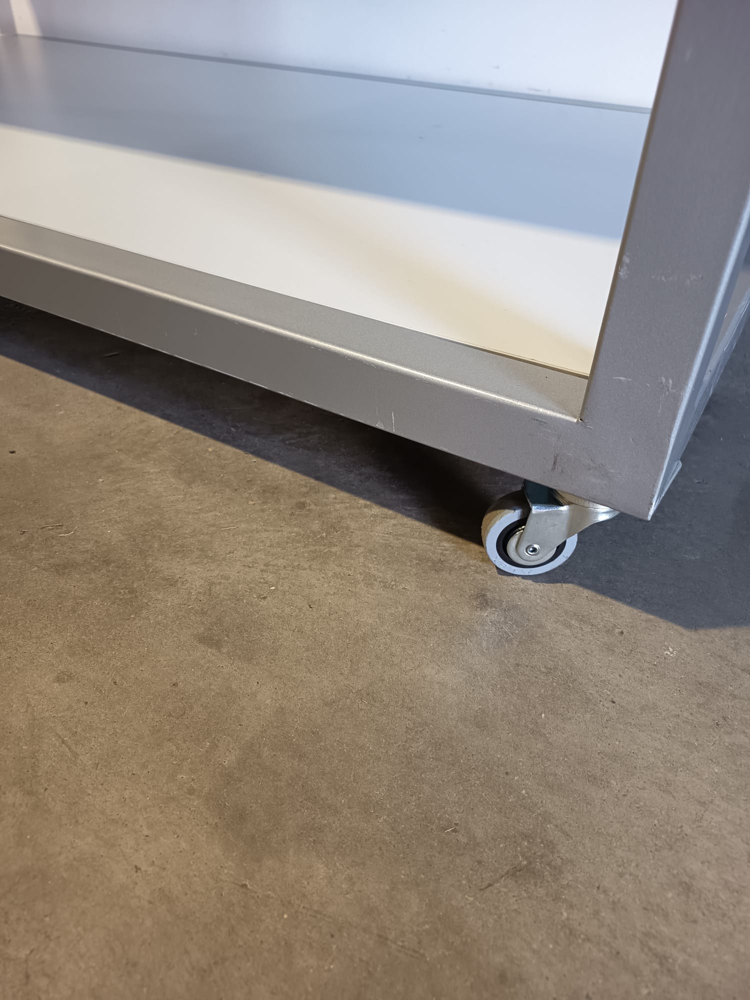 Mesa de trabajo auxiliar con doble balda y ruedas. 160x80x81 5 trabajo mesa doble